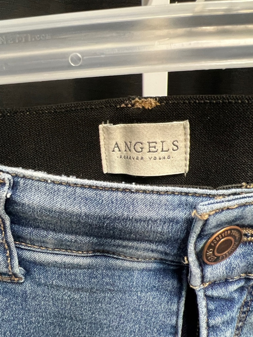 Light Wash Women's Skinny Jeans - Comfortable Stretch - Picture 2 of 7